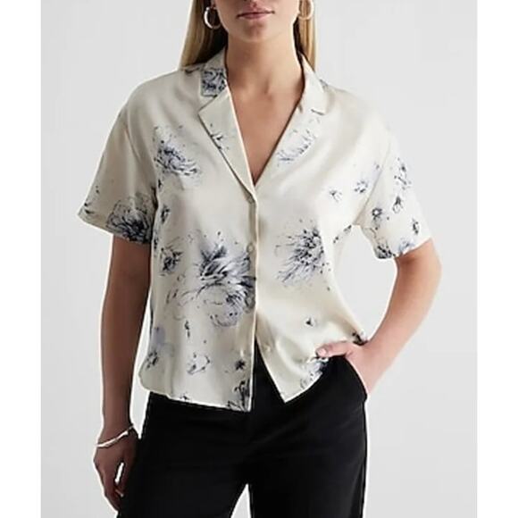 2/$30 EXPRESS Top Size M NEW $64 Blouse Cream Blue Floral Collared Button Up - Picture 1 of 6